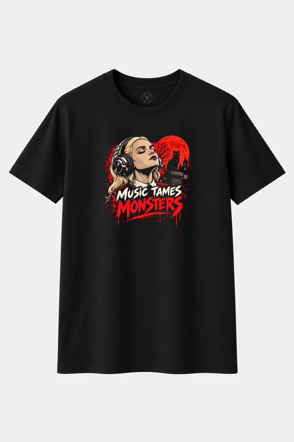 Camiseta Chica Gótica con Auriculares y Gato Negro “Music Tames Monsters” – Terror Retro - imagen 1