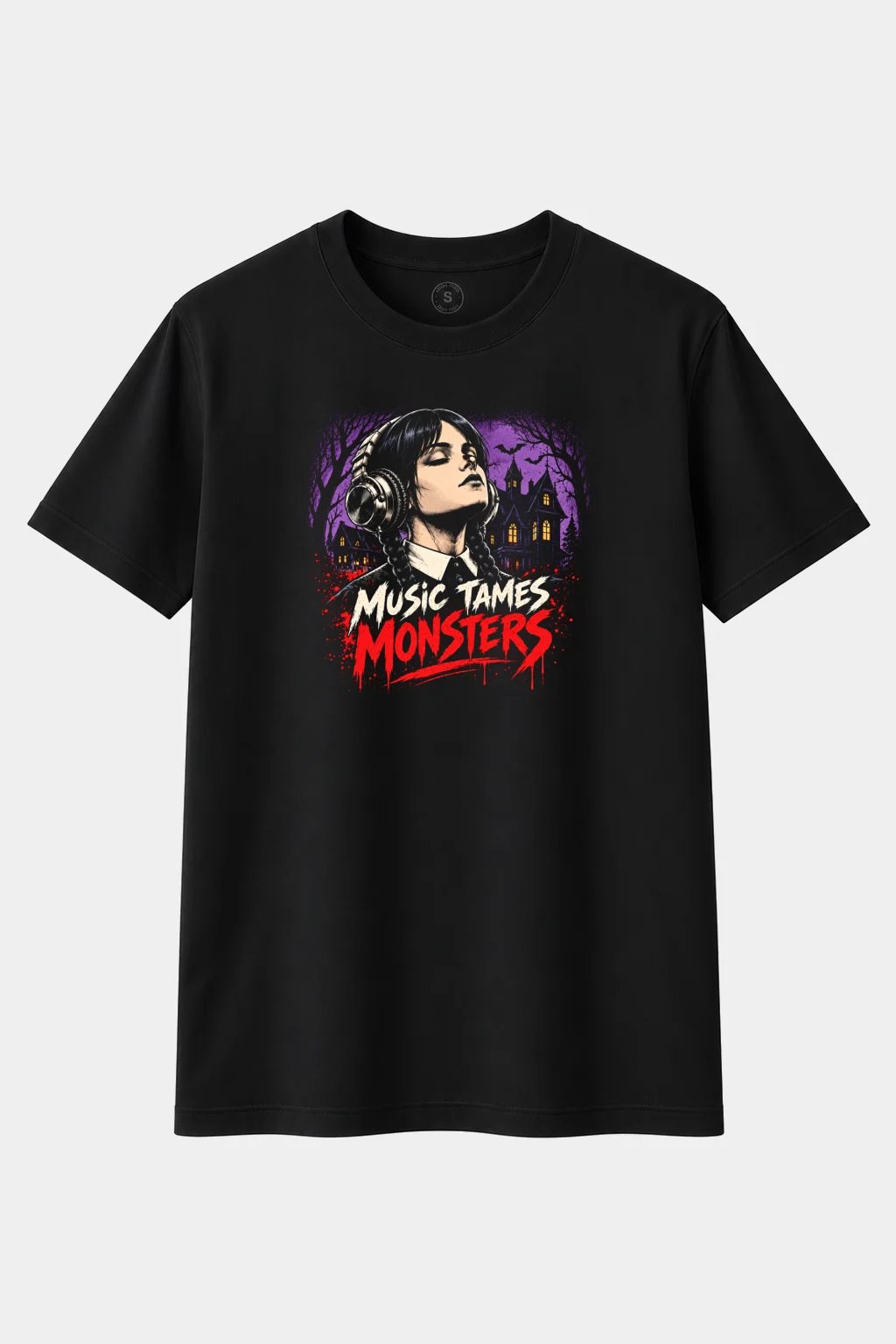 Camiseta Chica Gótica Con Trenzas y Auriculares “Music Tames Monsters” – Terror y Estilo Oscuro - imagen 1